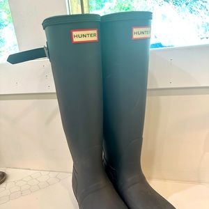 Hunter navy boots
